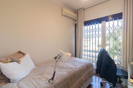 Casa à venda com 250m², 3 quartos e 3 vagas Casa à venda com 250m², 3 quartos e 3 vagasQuarto 2