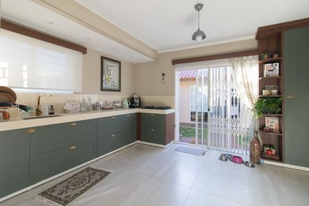 Casa à venda com 250m², 3 quartos e 3 vagas Casa à venda com 250m², 3 quartos e 3 vagascozinha