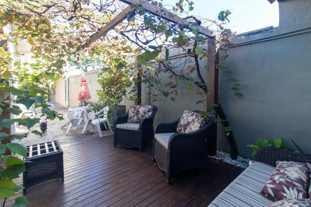 Casa à venda com 250m², 3 quartos e 3 vagas Casa à venda com 250m², 3 quartos e 3 vagasQuintal