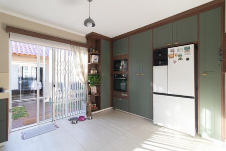 Casa à venda com 250m², 3 quartos e 3 vagas Casa à venda com 250m², 3 quartos e 3 vagascozinha