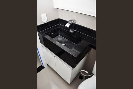 Apartamento para alugar com 49m², 2 quartos e 1 vagaDetalhe - Banheiro Social