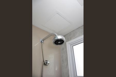 Apartamento para alugar com 49m², 2 quartos e 1 vagaDetalhe - Banheiro Social