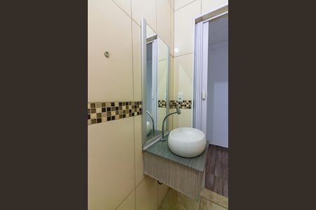 Casa à venda com 220m², 3 quartos e 2 vagas Casa à venda com 220m², 3 quartos e 2 vagasBanheiro 2