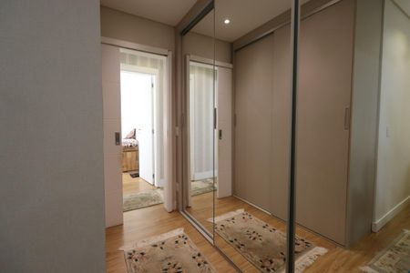 Apartamento à venda com 131m², 3 quartos e 2 vagasCloset da suíte 1