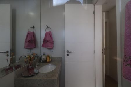 Apartamento à venda com 131m², 3 quartos e 2 vagasBanheiro da Suíte 2