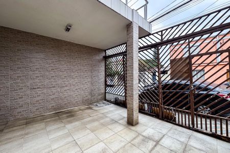 Garagem de casa à venda com 3 quartos, 110m² em Vila Invernada, São Paulo