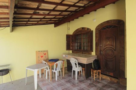 Casa à venda com 170m², 3 quartos e 2 vagasGaragem
