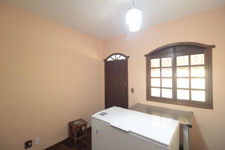 Casa à venda com 170m², 3 quartos e 2 vagasSala