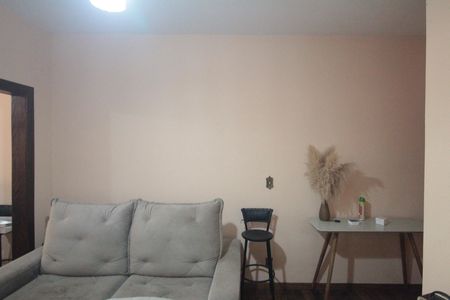 Casa à venda com 170m², 3 quartos e 2 vagasSala