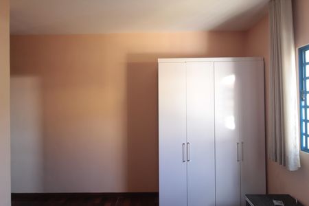 Casa à venda com 170m², 3 quartos e 2 vagasSuíte