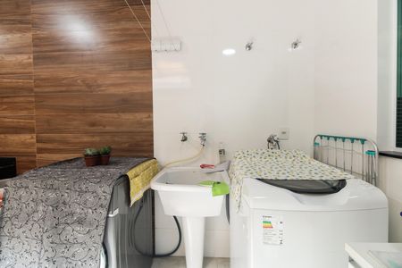 Área de Serviço  de casa à venda com 3 quartos, 174m² em Vila Carrão, São Paulo