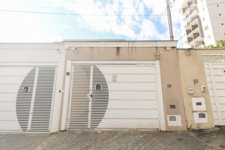 Fachada  de casa à venda com 3 quartos, 174m² em Vila Carrão, São Paulo