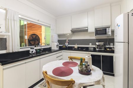 Cozinha  de casa à venda com 3 quartos, 174m² em Vila Carrão, São Paulo