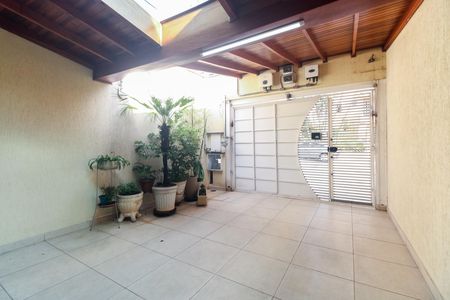 Garagem  de casa à venda com 3 quartos, 174m² em Vila Carrão, São Paulo