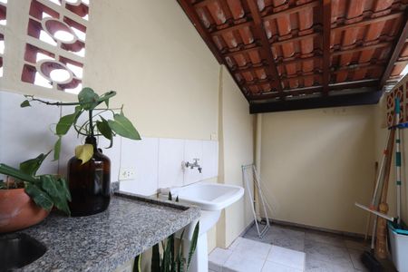 Casa à venda com 300m², 2 quartos e 8 vagasLavanderia