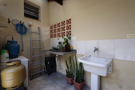 Casa à venda com 300m², 2 quartos e 8 vagasLavanderia
