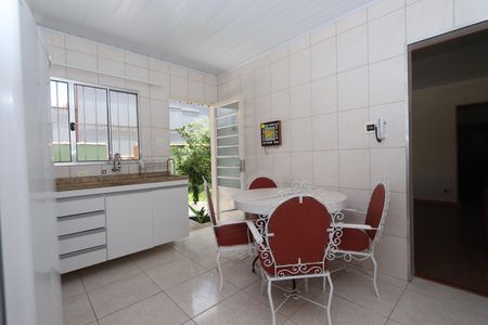 Casa à venda com 300m², 2 quartos e 8 vagasCozinha