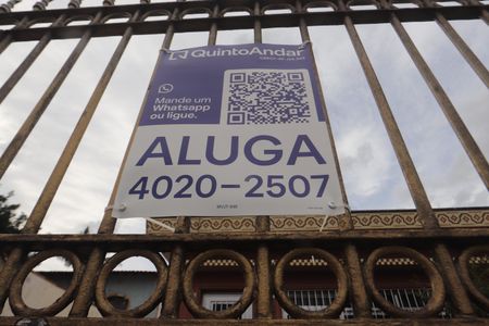 Casa à venda com 300m², 2 quartos e 8 vagasPlaca