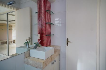 Banheiro  de apartamento para alugar com 1 quarto, 42m² em Passo D’areia, Porto Alegre