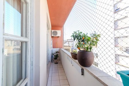 Apartamento à venda com 112m², 2 quartos e 1 vaga Apartamento à venda com 112m², 2 quartos e 1 vagaSala