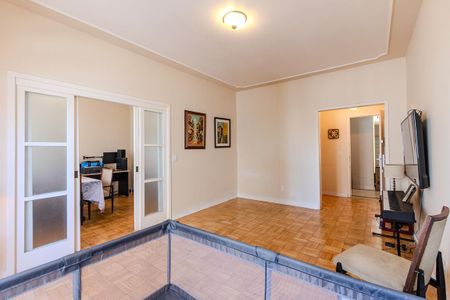 Apartamento à venda com 112m², 2 quartos e 1 vaga Apartamento à venda com 112m², 2 quartos e 1 vagaSala