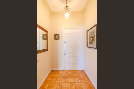 Apartamento à venda com 112m², 2 quartos e 1 vaga Apartamento à venda com 112m², 2 quartos e 1 vagaHall de entrada
