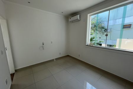 quarto 1 de casa para alugar com 3 quartos, 200m² em Jardim Guanabara, Rio de Janeiro