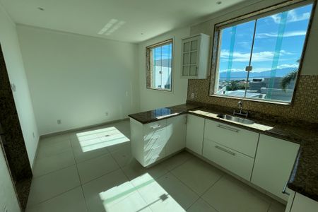 Casa para alugar com 230m², 3 quartos e sem vaga Casa para alugar com 230m², 3 quartos e sem vagaCozinha
