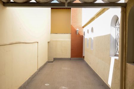 Casa para alugar com 100m², 2 quartos e 1 vagaQuintal