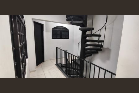 Casa à venda com 250m², 3 quartos e 3 vagas Casa à venda com 250m², 3 quartos e 3 vagasCorredor