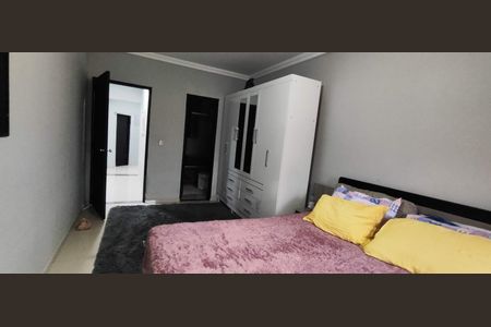 Casa à venda com 250m², 3 quartos e 3 vagas Casa à venda com 250m², 3 quartos e 3 vagasQuarto