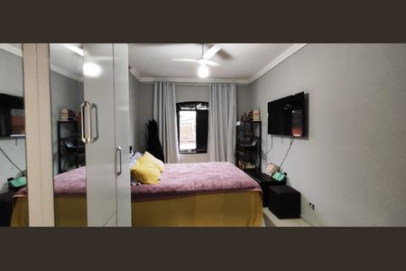 Casa à venda com 250m², 3 quartos e 3 vagas Casa à venda com 250m², 3 quartos e 3 vagasQuarto