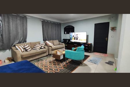 Casa à venda com 250m², 3 quartos e 3 vagas Casa à venda com 250m², 3 quartos e 3 vagasSala