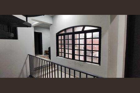 Casa à venda com 250m², 3 quartos e 3 vagas Casa à venda com 250m², 3 quartos e 3 vagasVaranda