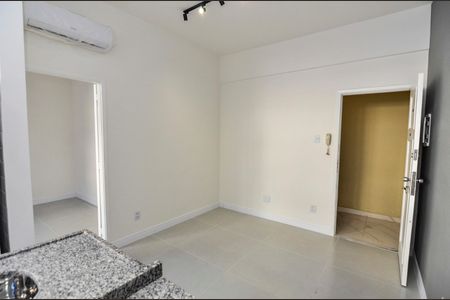 Sala de kitnet/studio para alugar com 1 quarto, 45m² em Tijuca, Rio de Janeiro