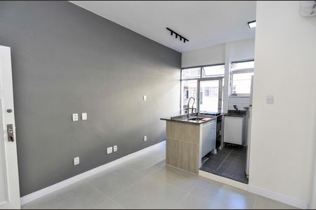 Sala de kitnet/studio para alugar com 1 quarto, 45m² em Tijuca, Rio de Janeiro