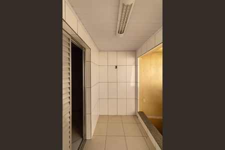Casa para alugar com 100m², 2 quartos e 2 vagasCorredor