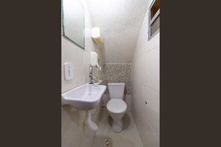 Casa para alugar com 100m², 2 quartos e 2 vagasLavabo