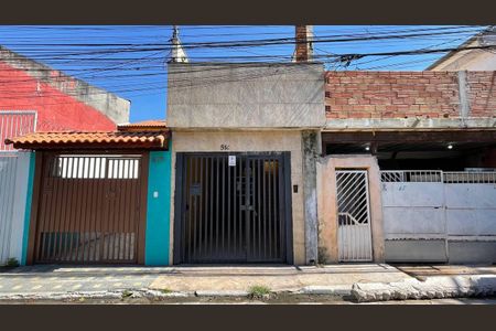 Casa para alugar com 100m², 2 quartos e 2 vagasFachada