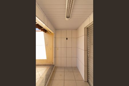 Casa para alugar com 100m², 2 quartos e 2 vagasCorredor