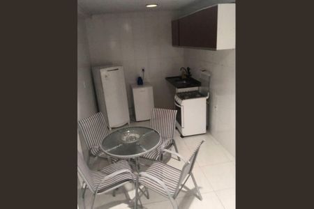 Cozinha de apartamento para alugar com 2 quartos, 50m² em Dois de Julho, Salvador