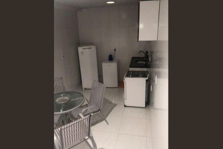 Cozinha de apartamento para alugar com 2 quartos, 50m² em Dois de Julho, Salvador