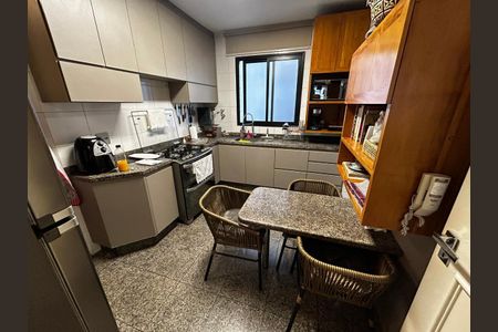 Apartamento à venda com 140m², 4 quartos e 3 vagas