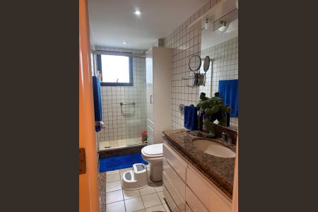 Apartamento à venda com 233m², 4 quartos e 2 vagas Apartamento à venda com 233m², 4 quartos e 2 vagasBanheiro