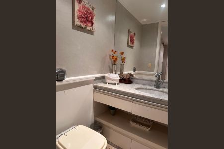 Apartamento à venda com 233m², 4 quartos e 2 vagas Apartamento à venda com 233m², 4 quartos e 2 vagasBanheiro