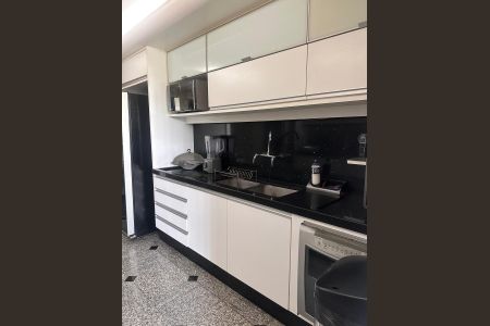 Apartamento à venda com 233m², 4 quartos e 2 vagas Apartamento à venda com 233m², 4 quartos e 2 vagasCozinha