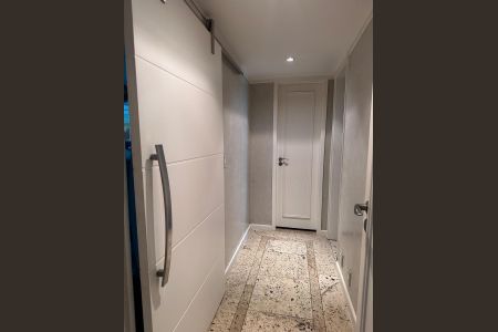 Apartamento à venda com 233m², 4 quartos e 2 vagas Apartamento à venda com 233m², 4 quartos e 2 vagasCorredor