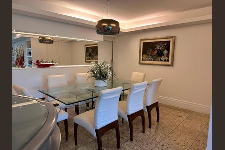 Apartamento à venda com 233m², 4 quartos e 2 vagas Apartamento à venda com 233m², 4 quartos e 2 vagasSala