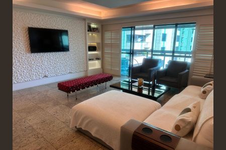 Apartamento à venda com 233m², 4 quartos e 2 vagas Apartamento à venda com 233m², 4 quartos e 2 vagasSala