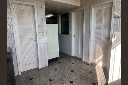 Apartamento à venda com 233m², 4 quartos e 2 vagas Apartamento à venda com 233m², 4 quartos e 2 vagasArea de serviço